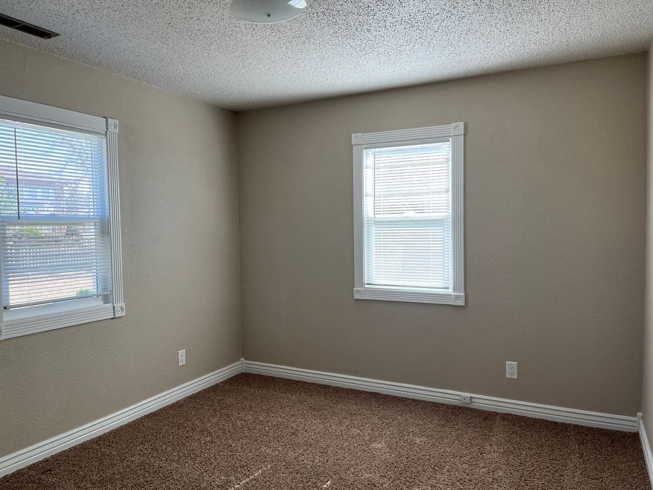 124 Western Hills Blvd - Photo 5 of 9