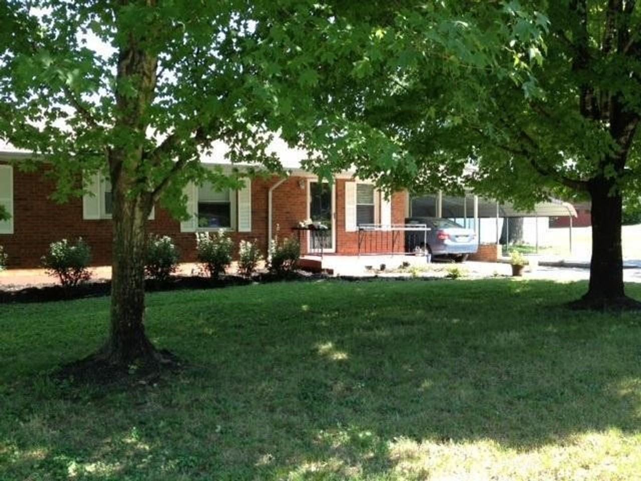 106 Rebecca Ln - Photo 2 of 11