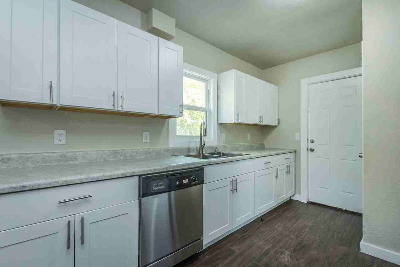 2900 Oxford St - Photo 4 of 16