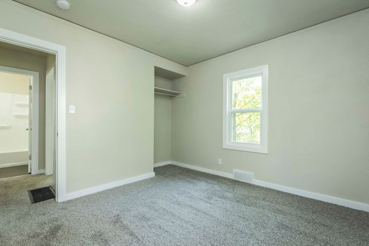 2900 Oxford St - Photo 5 of 16