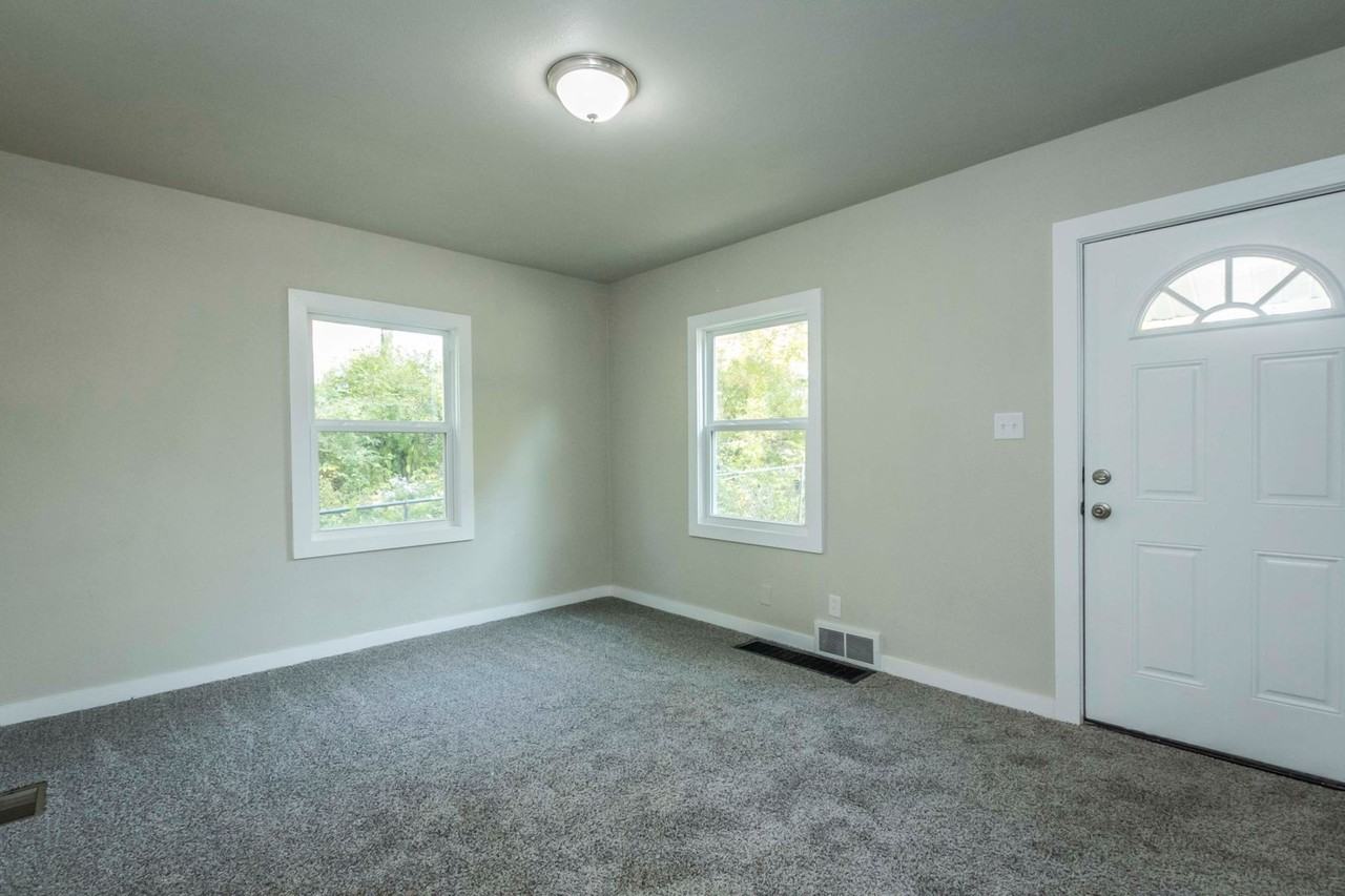 2900 Oxford St - Photo 6 of 16