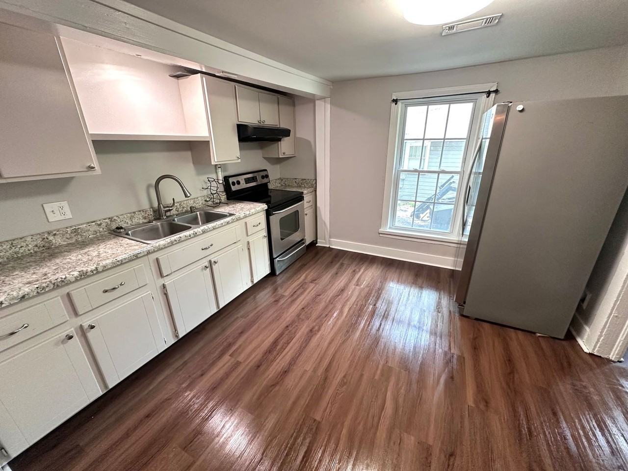 2220 Southern St Ne - Photo 3 of 18