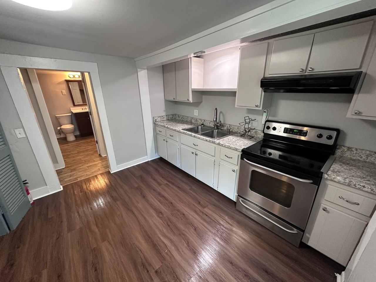 2220 Southern St Ne - Photo 4 of 18