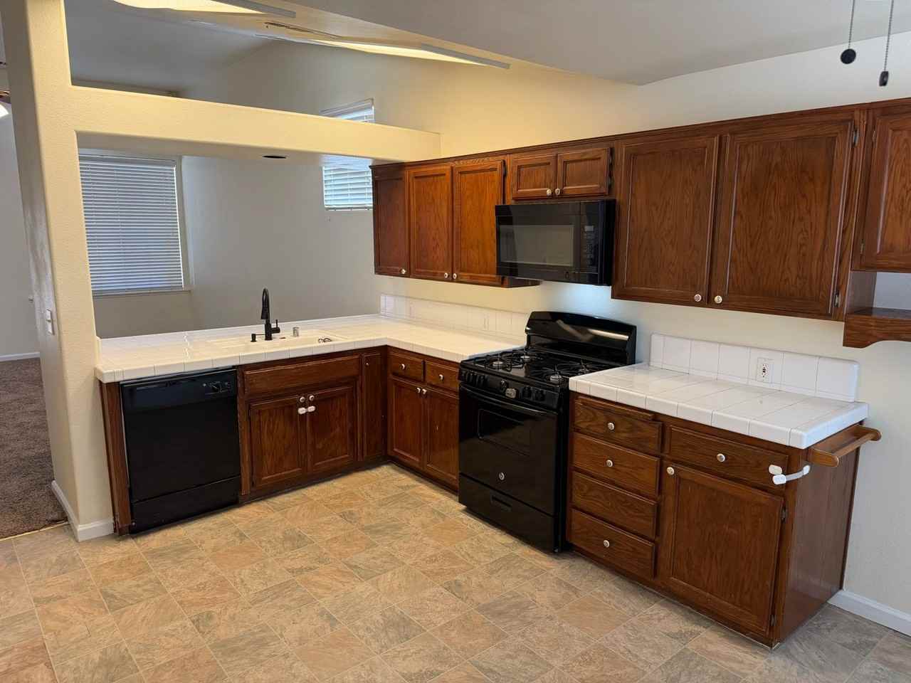 1631 E Victor Ave - Photo 4 of 20