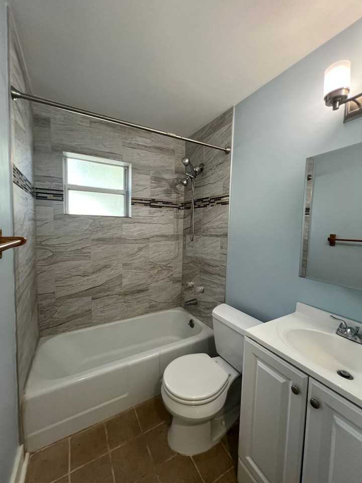 1919 1st St - Photo 5 of 9