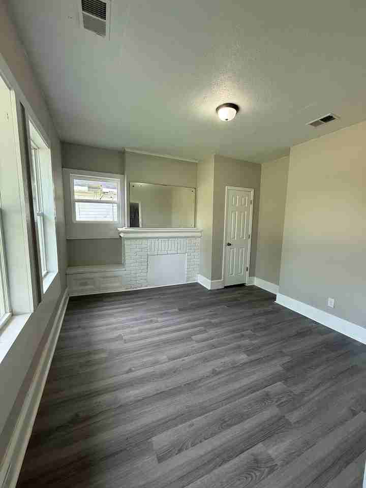 537 17th St Sw #1 - Photo 3 of 7