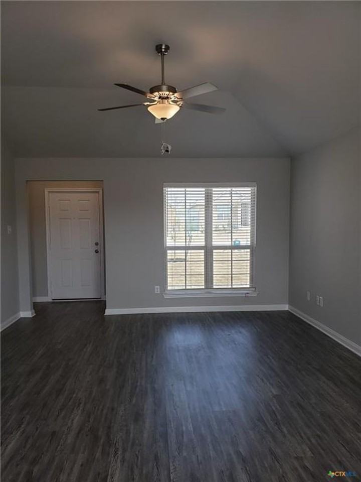 1907 Delano Dr - Photo 2 of 15