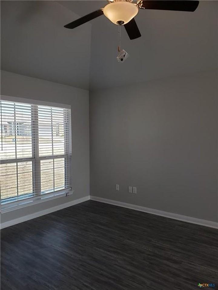 1907 Delano Dr - Photo 3 of 15