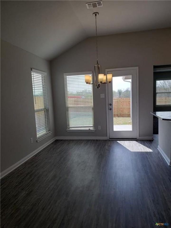 1907 Delano Dr - Photo 4 of 15