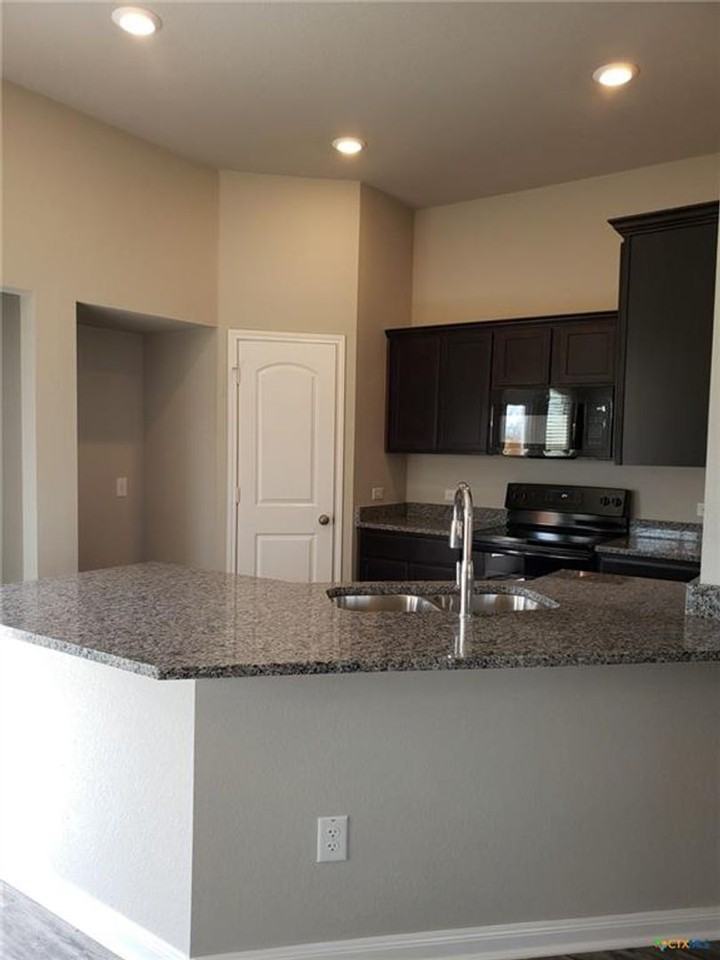 1907 Delano Dr - Photo 5 of 15