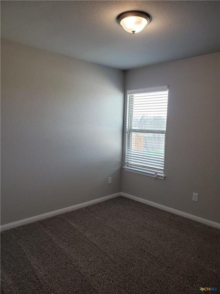 1907 Delano Dr - Photo 7 of 15