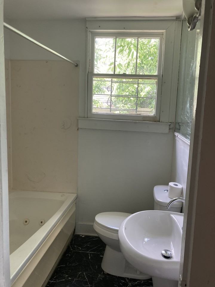 1018 S Carrollton Ave #A - Photo 5 of 6