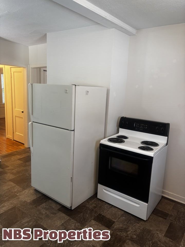 213 W Moody Ave #1 - Photo 4 of 15