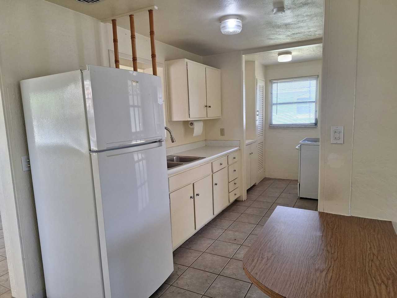 706 Mary St - Photo 5 of 13