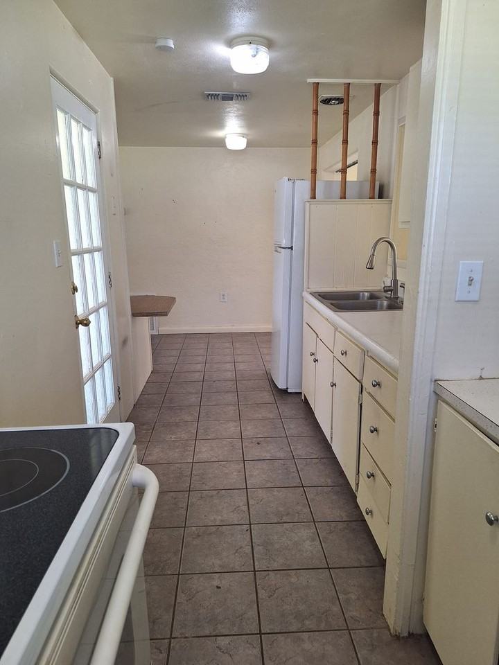 706 Mary St - Photo 6 of 13