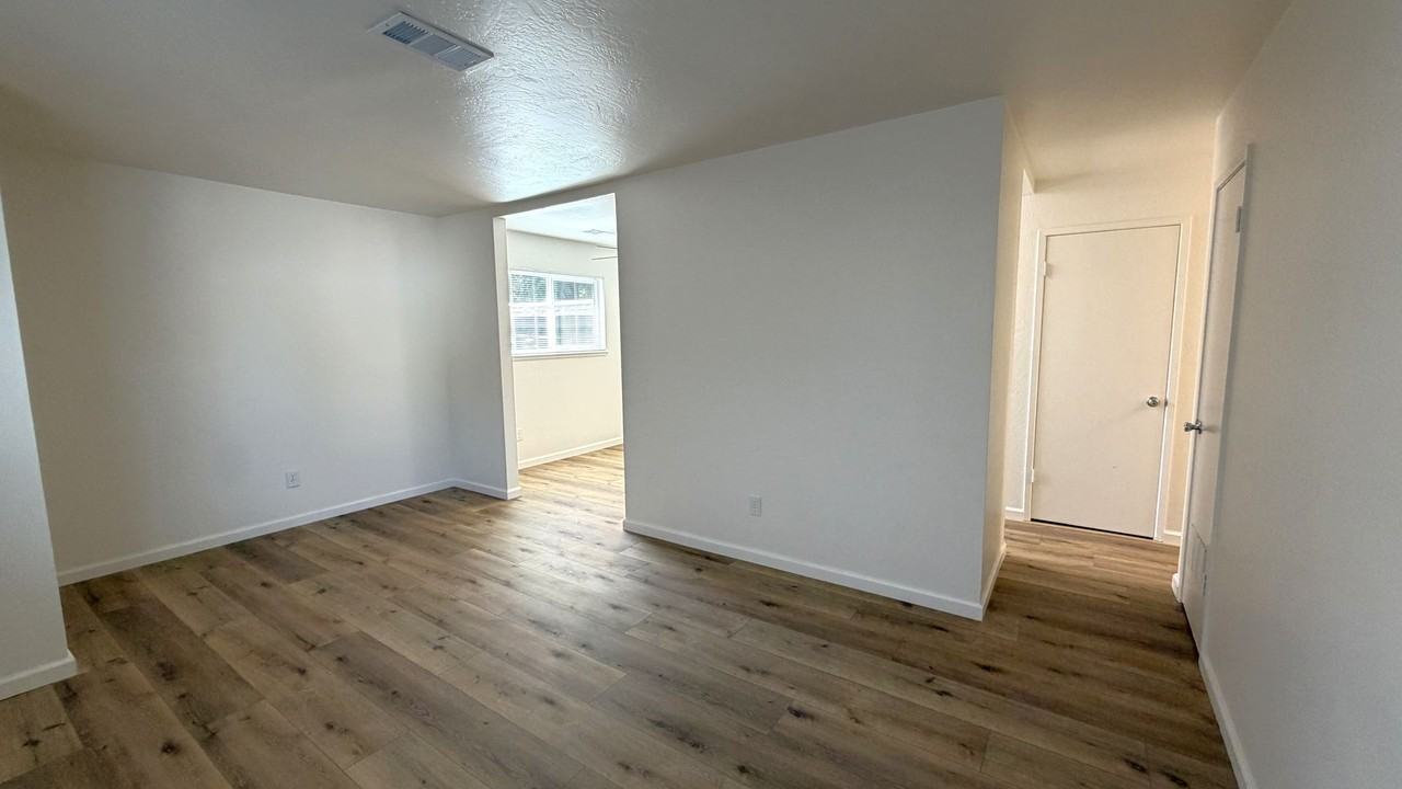 1680 Barrus Ave - Photo 3 of 18