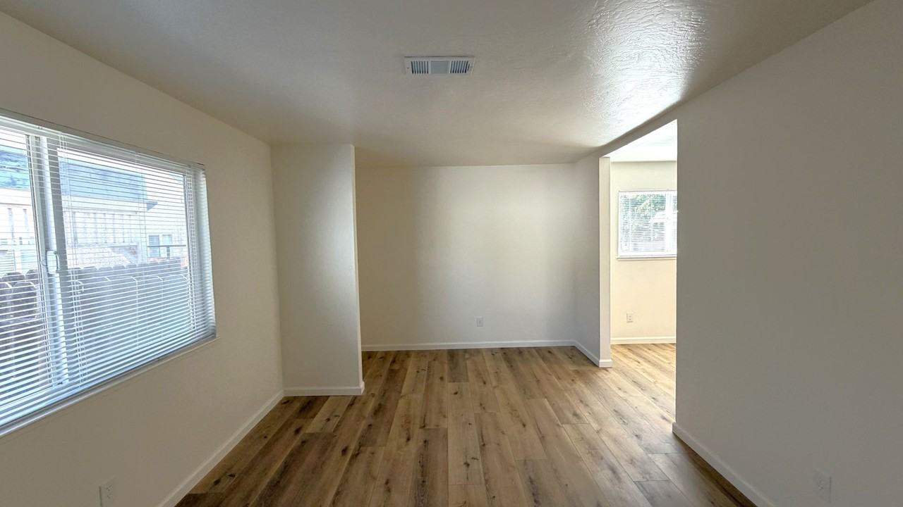 1680 Barrus Ave - Photo 4 of 18