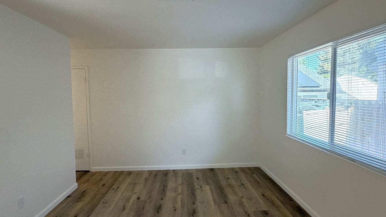1680 Barrus Ave - Photo 5 of 18