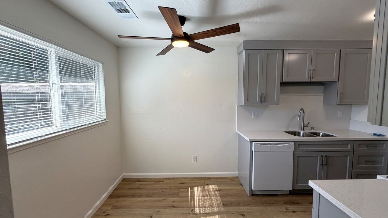 1680 Barrus Ave - Photo 6 of 18