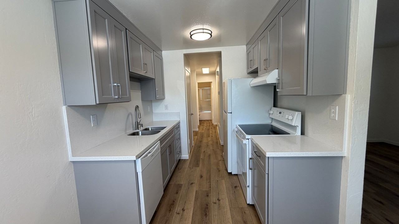 1680 Barrus Ave - Photo 7 of 18