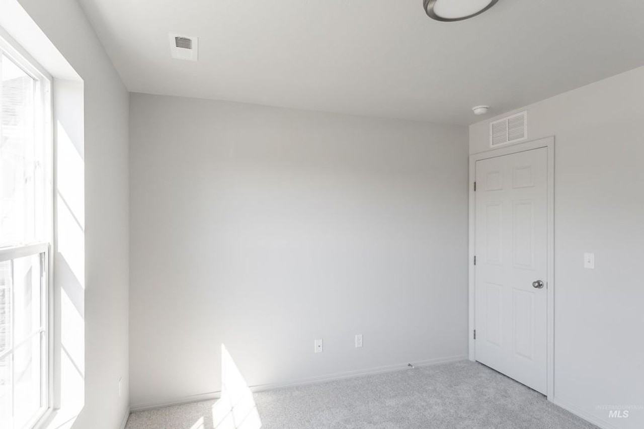 19556 Calais Ave - Photo 3 of 21