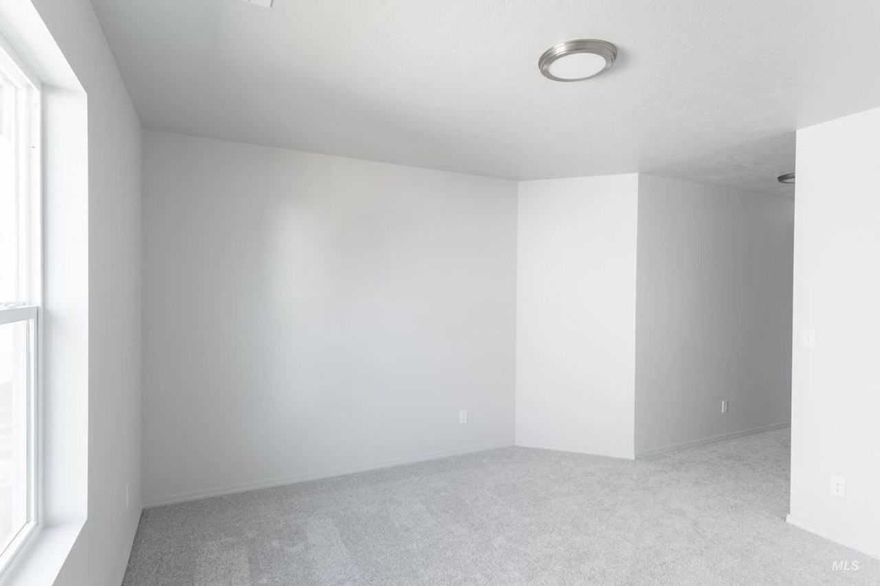 19556 Calais Ave - Photo 7 of 21