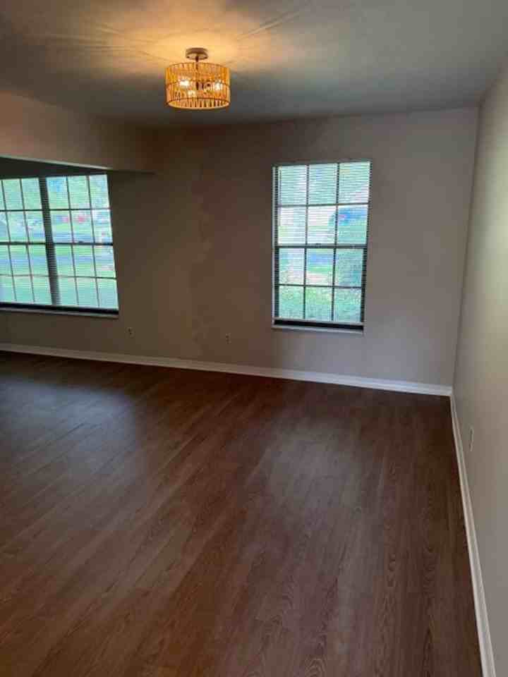 2375 Kirkwall St - Photo 3 of 10