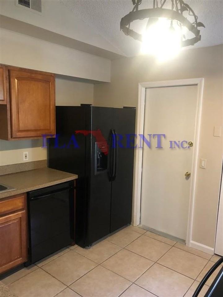 2820 Beckwith St - Photo 3 of 19