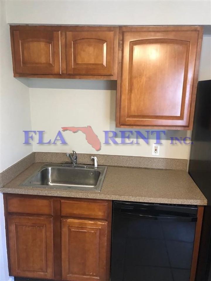 2820 Beckwith St - Photo 5 of 19