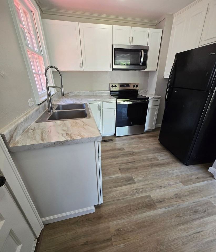 817 Lockwood Ave - Photo 4 of 12