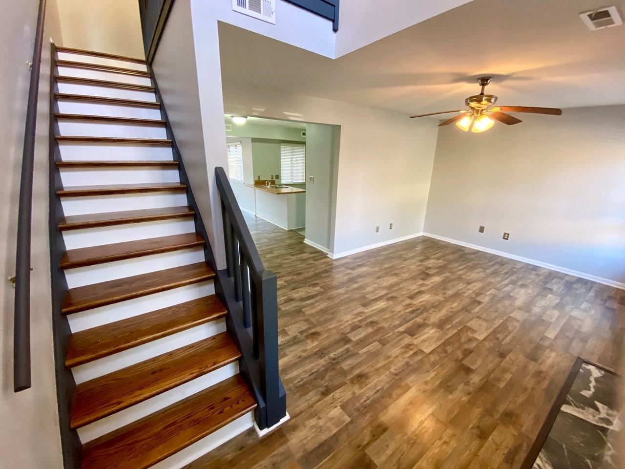 1116 N Green Dr - Photo 3 of 17