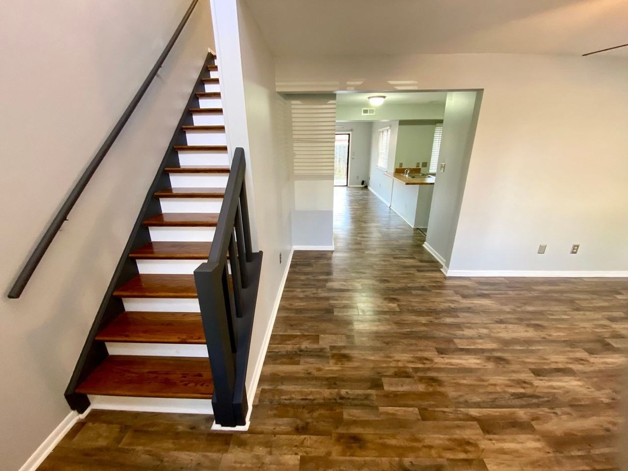 1116 N Green Dr - Photo 4 of 17