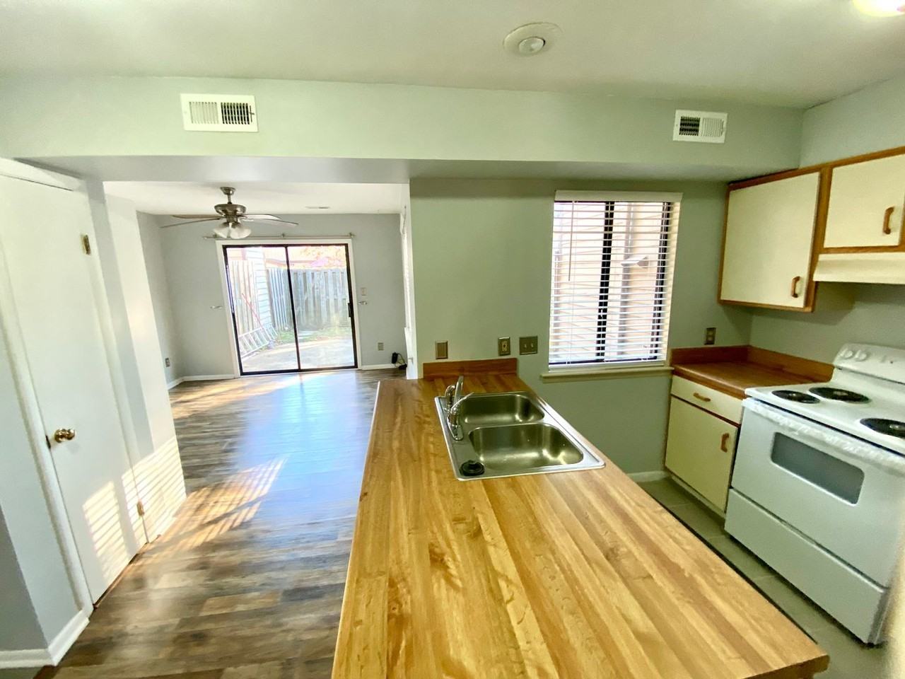 1116 N Green Dr - Photo 6 of 17