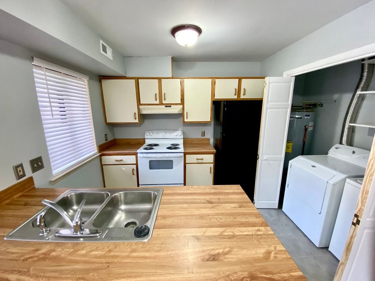 1116 N Green Dr - Photo 7 of 17