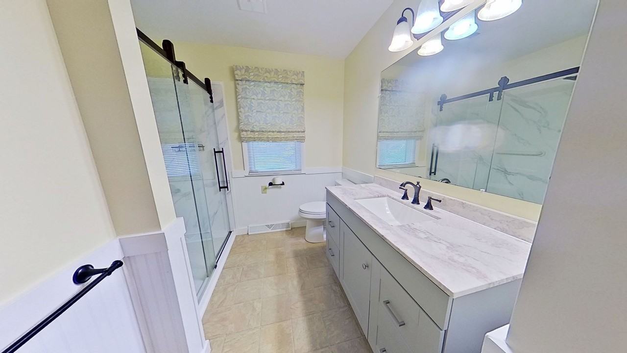 571 S Main St - Photo 5 of 8