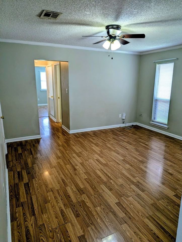 134 Sandest Dr - Photo 3 of 15