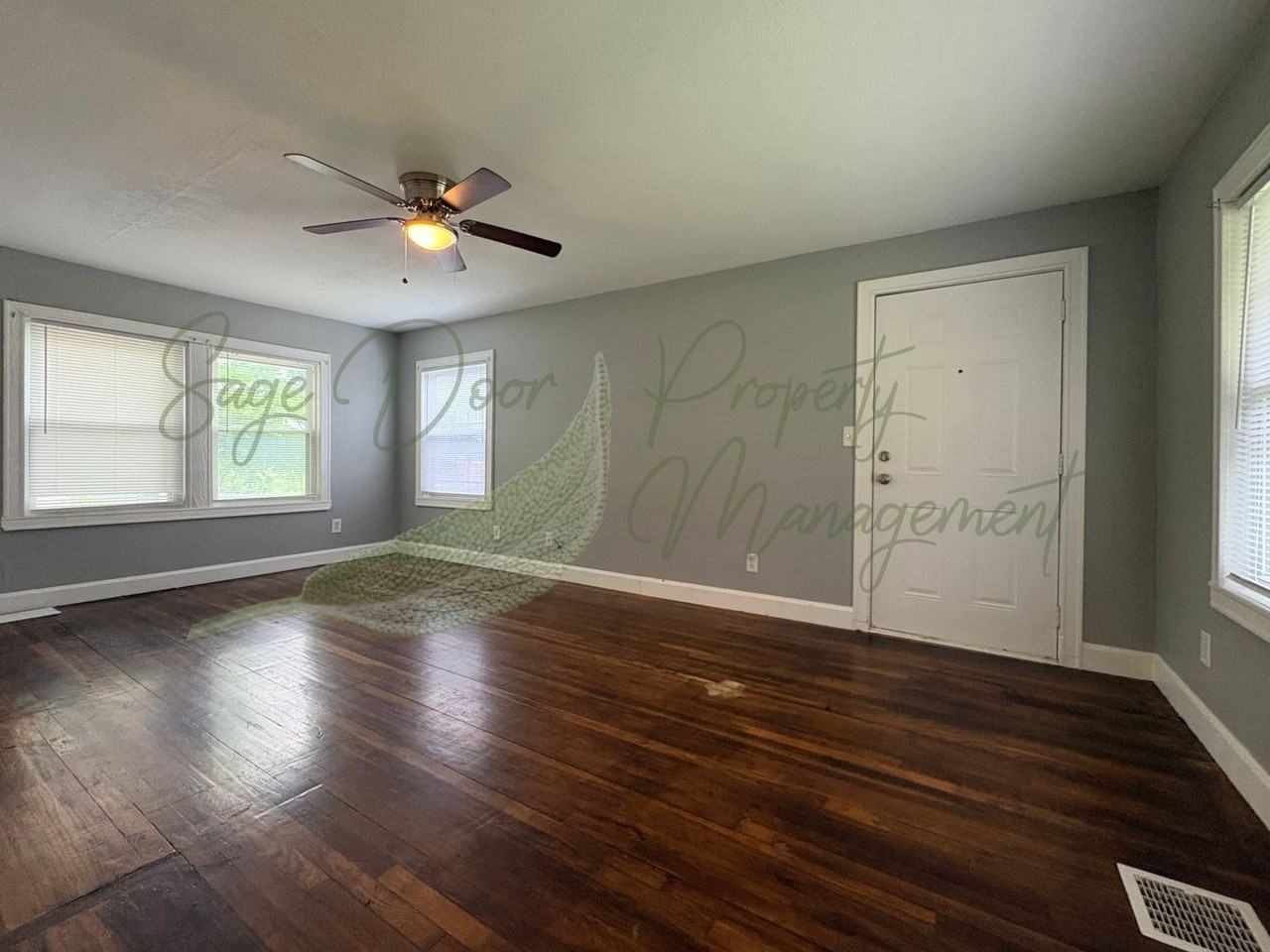 2420 E 51st St - Photo 4 of 26