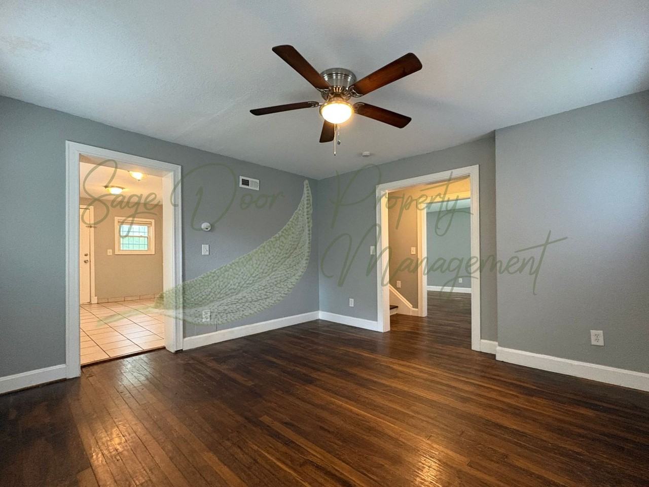 2420 E 51st St - Photo 5 of 26