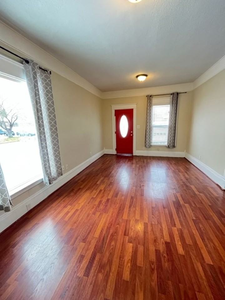 2211 Walnut St - Photo 2 of 20