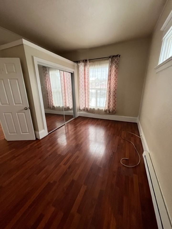 2211 Walnut St - Photo 3 of 20