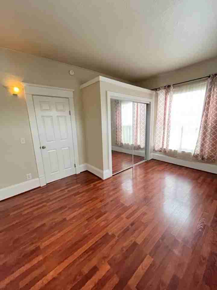 2211 Walnut St - Photo 4 of 20