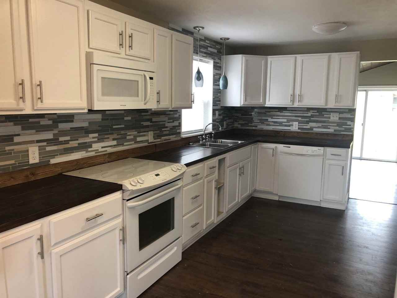 607 Curdes Ave - Photo 3 of 19