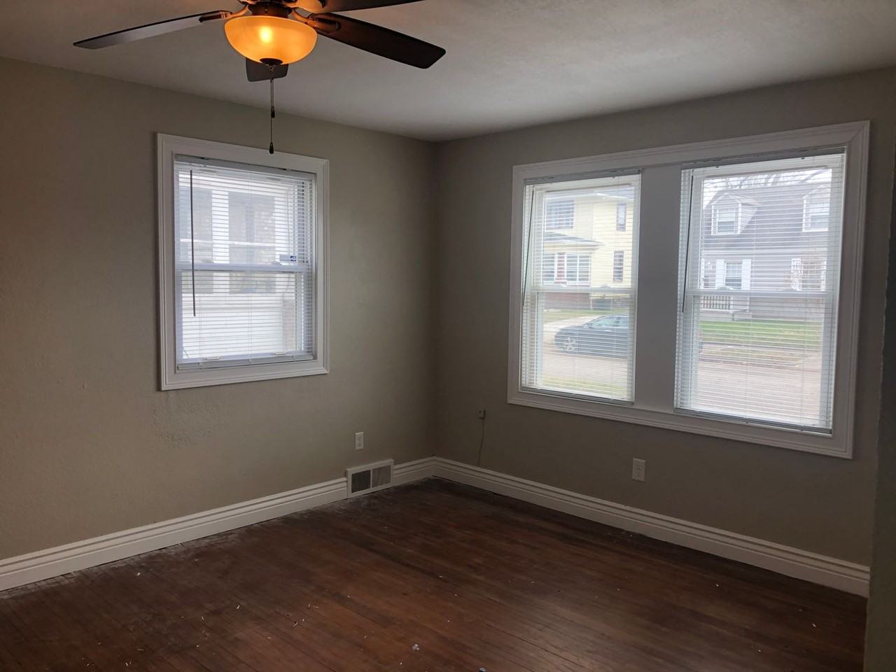 607 Curdes Ave - Photo 4 of 19