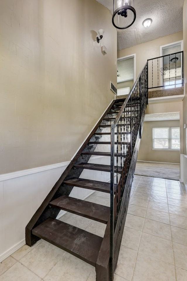 316 S Morgan Dr - Photo 2 of 11
