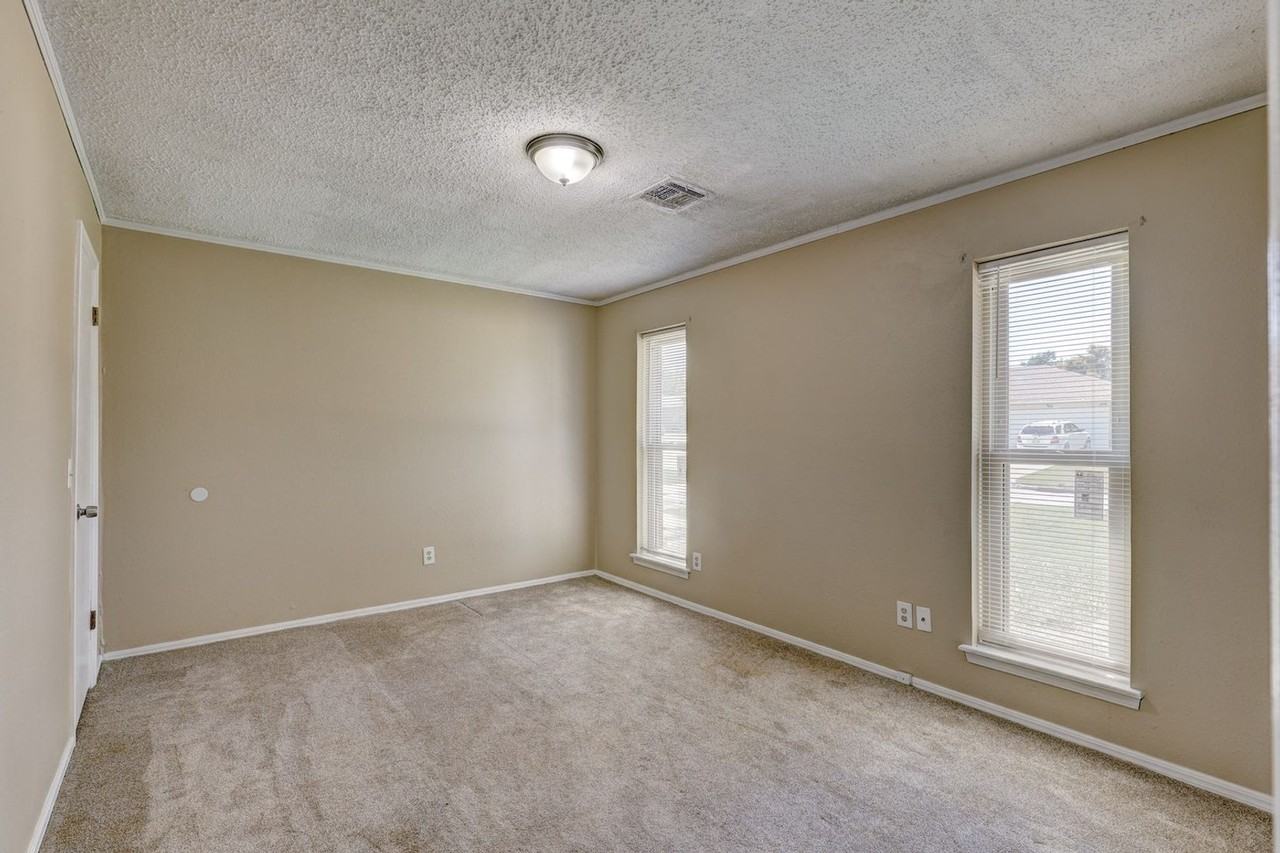 316 S Morgan Dr - Photo 5 of 11