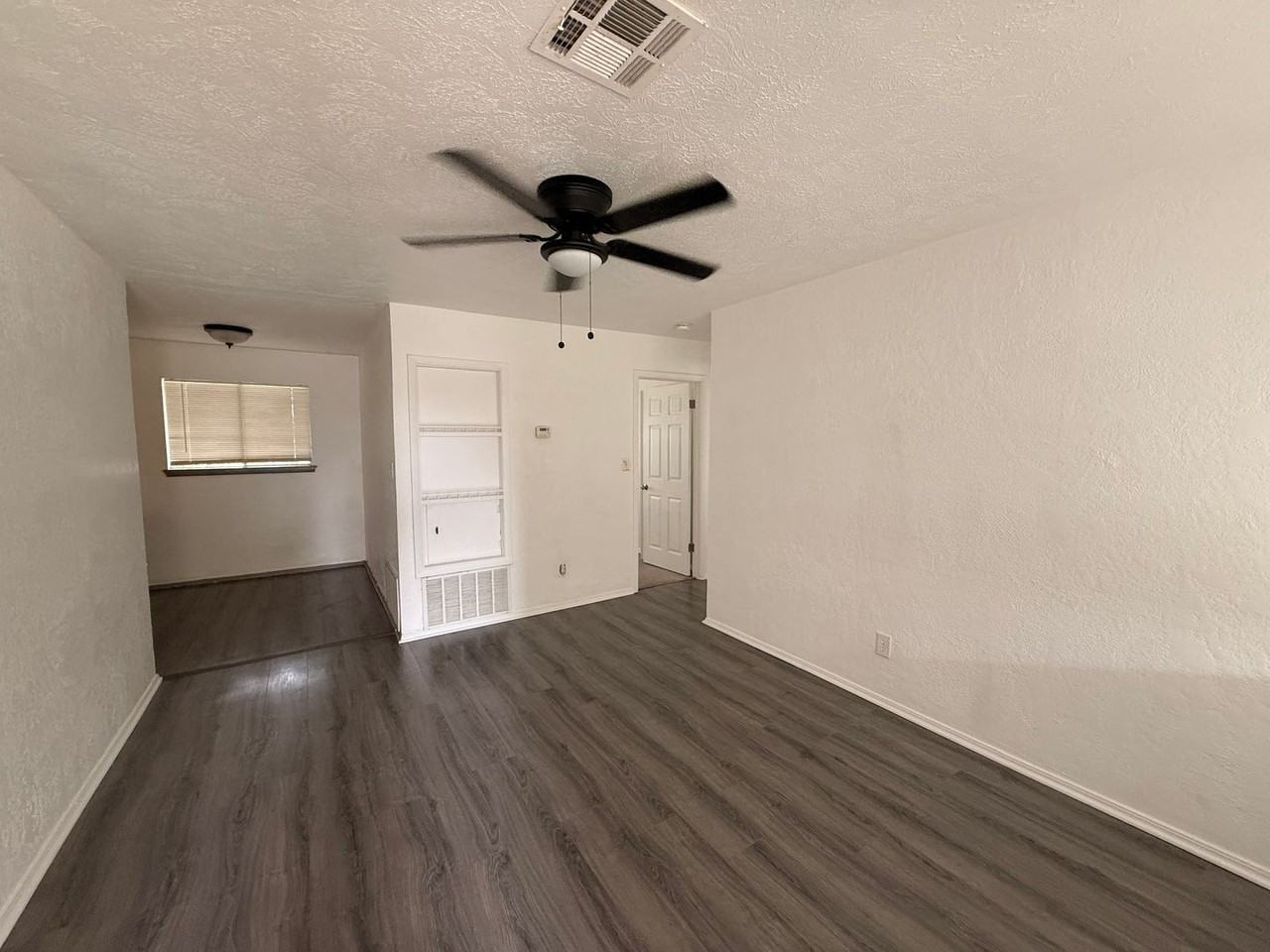 6111 Nw Euclid Ave - Photo 2 of 11