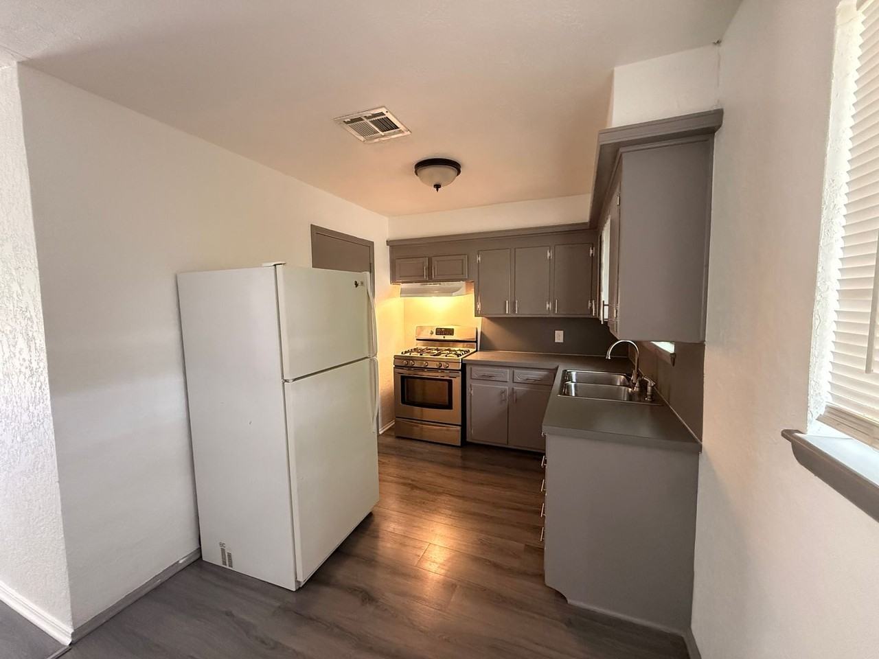 6111 Nw Euclid Ave - Photo 6 of 11
