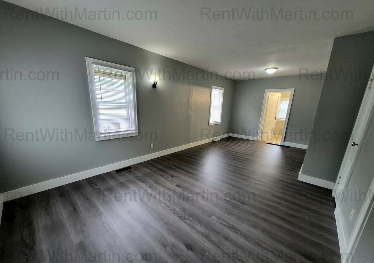 1137 Columbia St - Photo 3 of 15