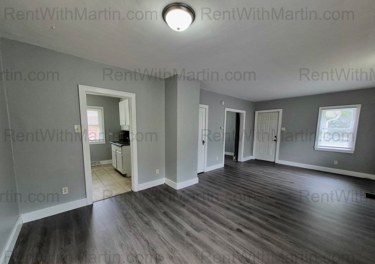 1137 Columbia St - Photo 5 of 15