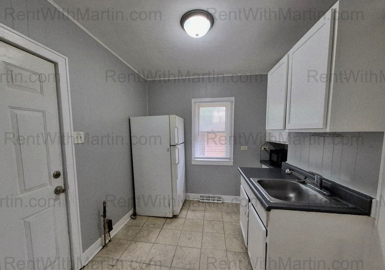 1137 Columbia St - Photo 6 of 15